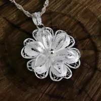 Crown Petal Motif Silver Necklace